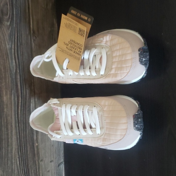 New Nike Waffle One Womens Sneakers Size 7 Beige Outdoor Faux Fur Neutral Casual - Picture 3 of 9